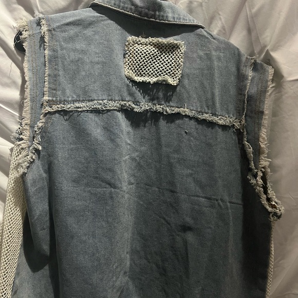 Pol oversized Lace Denim Vest
Small - Picture 4 of 4